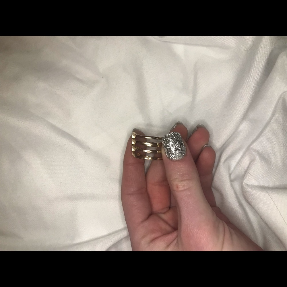 Gold ring - Picture 2 of 3
